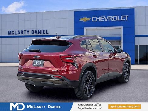 Used 2024 Chevrolet Trax ACTIV w/ Sunroof Package FWD image 5