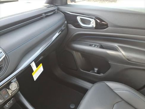 New 2026 Jeep Compass Limited AWD/4WD image 37