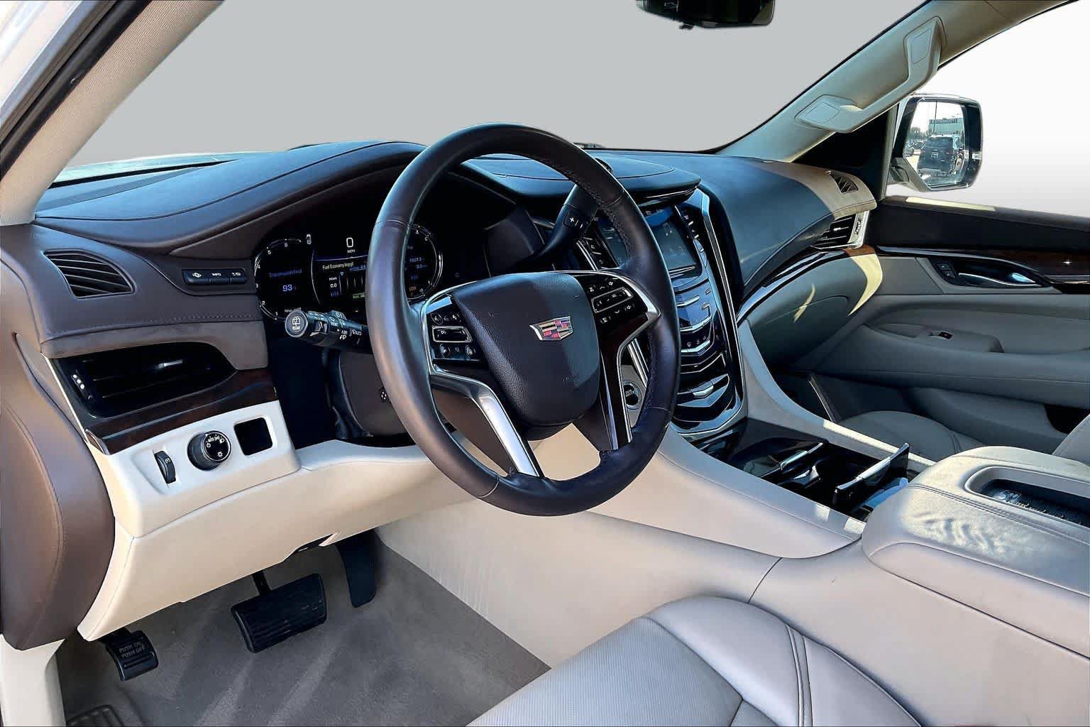 Used 2017 Cadillac Escalade Luxury RWD image 18