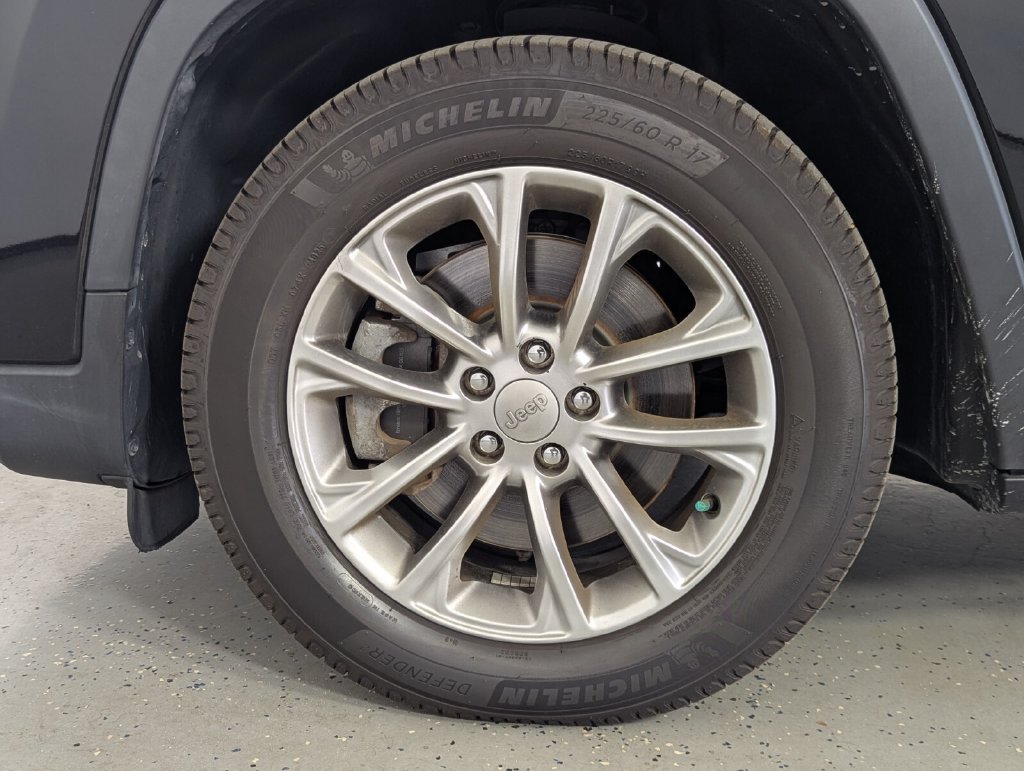 Used 2021 Jeep Cherokee Latitude Lux w/ Comfort/Convenience Group FWD image 8