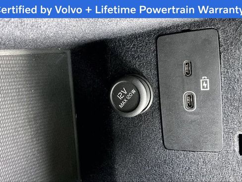 Certified 2025 Volvo XC90 B6 Plus image 32