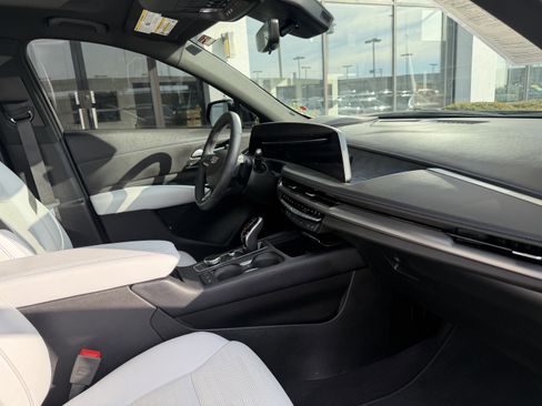 Used 2025 Cadillac XT4 Sport image 24