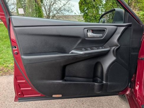 Used 2016 Toyota Camry SE FWD image 28
