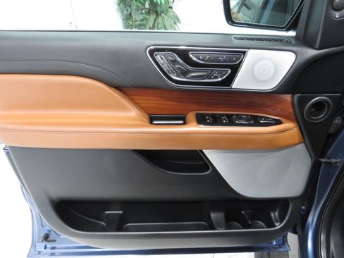 Used 2018 Lincoln Navigator Reserve w/ Technology Package AWD/4WD image 35