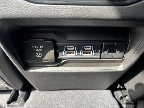 Used 2023 Jeep Grand Cherokee Limited w/ Luxury Tech Group II AWD/4WD image 34