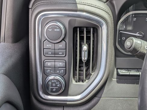 Used 2022 GMC Sierra 2500 Denali w/ Denali Black Diamond Edition AWD/4WD image 26