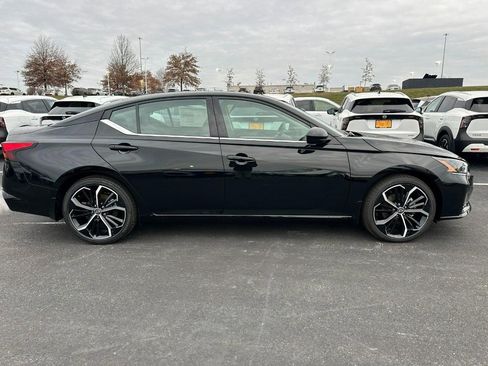 New 2025 Nissan Altima 2.5 SR image 2
