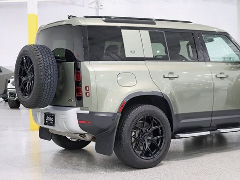 Used 2020 Land Rover Defender 110 SE image 10