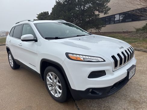 Used 2016 Jeep Cherokee Latitude image 3