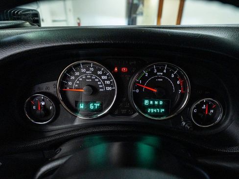 Used 2018 Jeep Wrangler Unlimited Sahara image 41