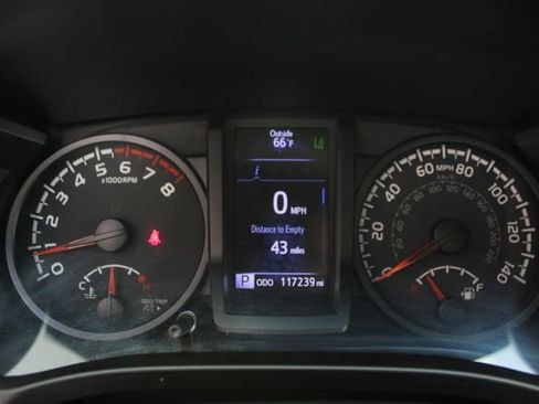 Used 2020 Toyota Tacoma SR AWD/4WD image 9