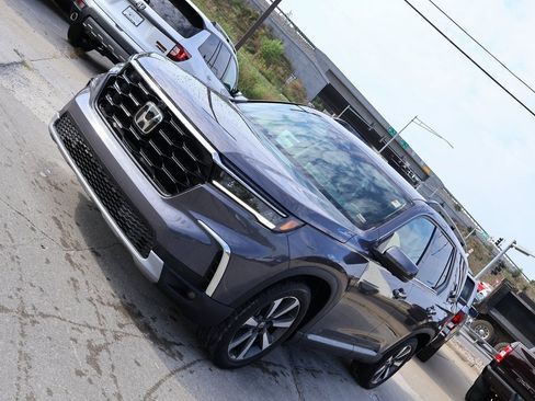 Used 2023 Honda Pilot Elite image 3