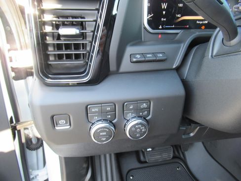 New 2026 GMC Sierra 2500 AT4 w/ AT4 Premium Plus Package AWD/4WD image 20