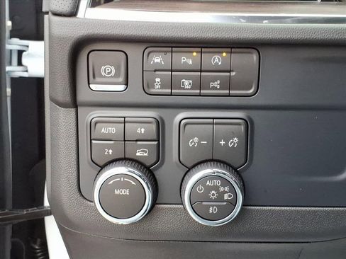 New 2026 Chevrolet Suburban Premier image 20