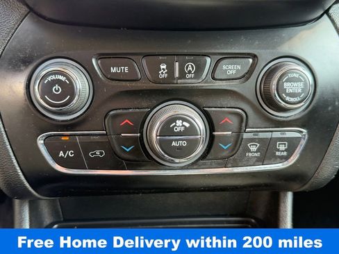 Used 2019 Jeep Cherokee Limited w/ Luxury Group image 24