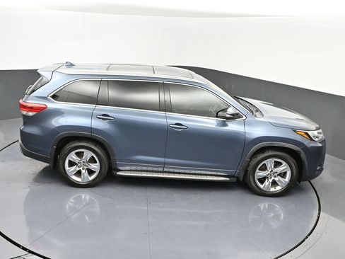 Certified 2019 Toyota Highlander Limited Platinum image 48