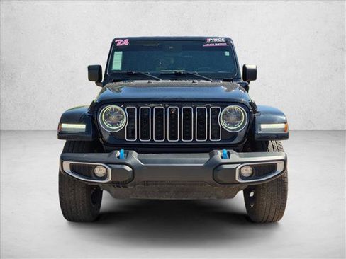 Used 2024 Jeep Wrangler Unlimited Sahara w/ Technology Group AWD/4WD image 2