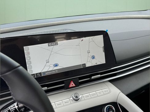 Certified 2025 Hyundai Elantra Limited FWD image 29