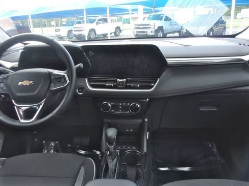 Used 2025 Chevrolet TrailBlazer LT w/ Convenience Package AWD/4WD image 21