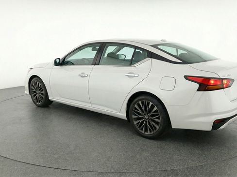 Used 2025 Nissan Altima 2.5 SV image 6