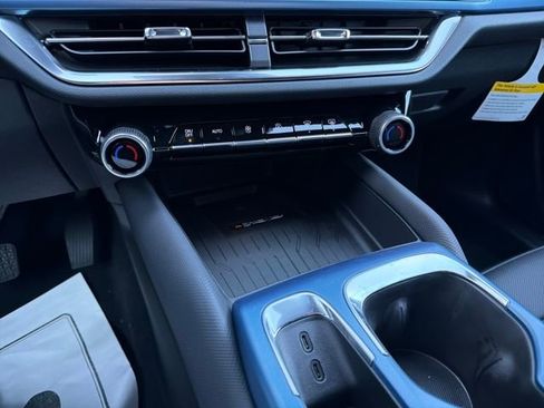 New 2026 Chevrolet Equinox EV LT image 32