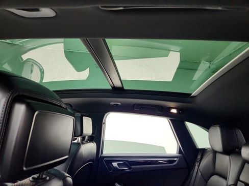 Used 2022 Porsche Macan image 18