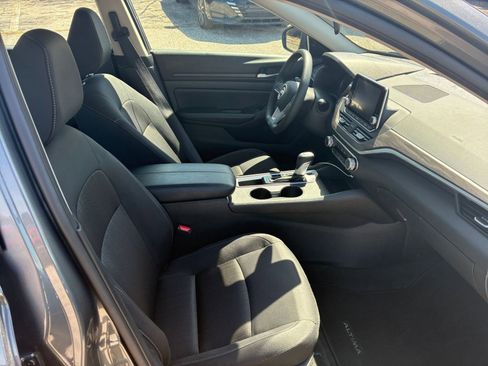 Used 2025 Nissan Altima 2.5 SV image 31
