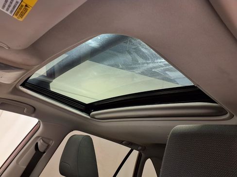 Used 2021 Toyota RAV4 XLE w/ Convenience Package image 12