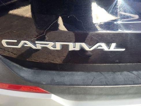 Used 2025 Kia Carnival image 11