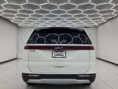 Used 2023 Kia Carnival LX image 10