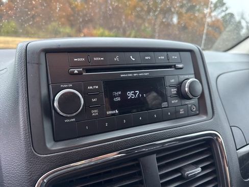 Used 2013 Dodge Grand Caravan SXT w/ UConnect Hands-Free Group image 19