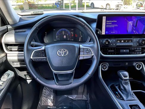 Certified 2025 Toyota Grand Highlander XLE image 5