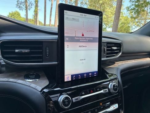 Used 2022 Ford Explorer Platinum w/ Equipment Group 601A AWD/4WD image 32