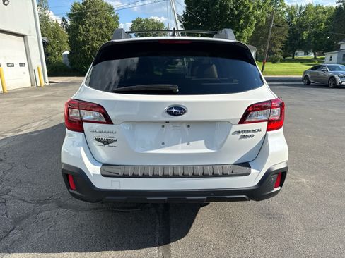 Used 2018 Subaru Outback 3.6R Limited AWD/4WD image 4