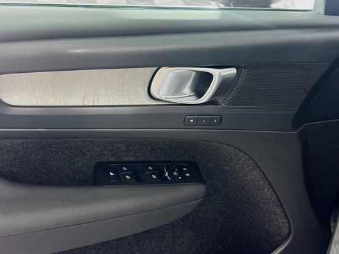 Used 2025 Volvo XC40 B5 Core image 15