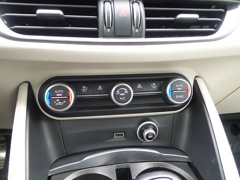 Used 2019 Alfa Romeo Stelvio RWD image 40