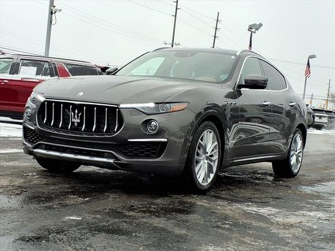 Used 2019 Maserati Levante GranLusso image 3