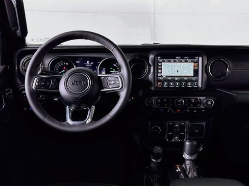 Used 2023 Jeep Wrangler Unlimited Sahara AWD/4WD image 12