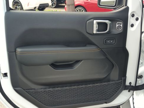 Used 2025 Jeep Wrangler Unlimited Rubicon 392 image 14