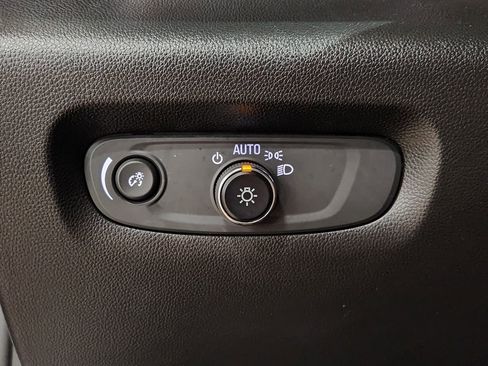 Used 2023 Chevrolet Traverse RS image 43