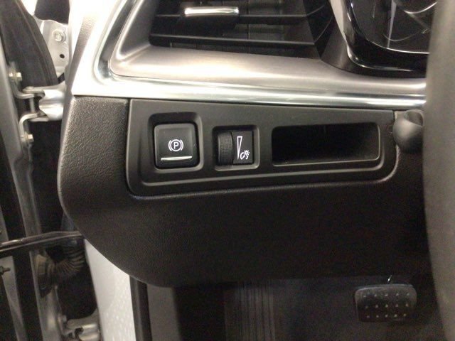 Used 2017 Cadillac XT5 Luxury w/ Driver Awareness Package AWD/4WD image 17
