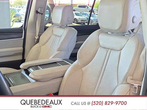 Used 2023 Jeep Wagoneer L Series II w/ Premium Group I AWD/4WD image 11
