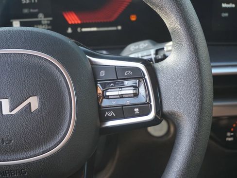 Used 2024 Kia Sorento LX image 25