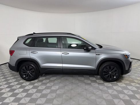 Used 2022 Volkswagen Taos S FWD image 4