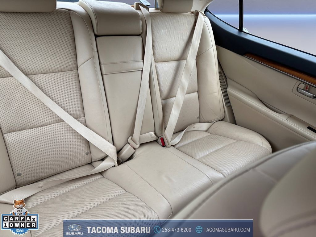 Used 2013 Lexus ES 300h w/ Luxury Pkg FWD image 18