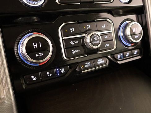 Used 2022 GMC Yukon XL Denali AWD/4WD image 7