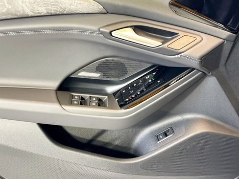 Used 2025 Audi A6 e-tron Premium Plus w/ Premium Plus image 17