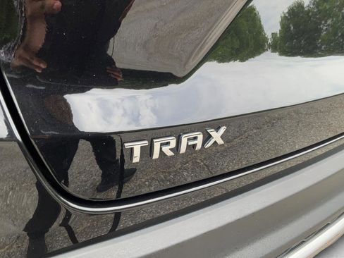 Used 2025 Chevrolet Trax LT FWD image 28