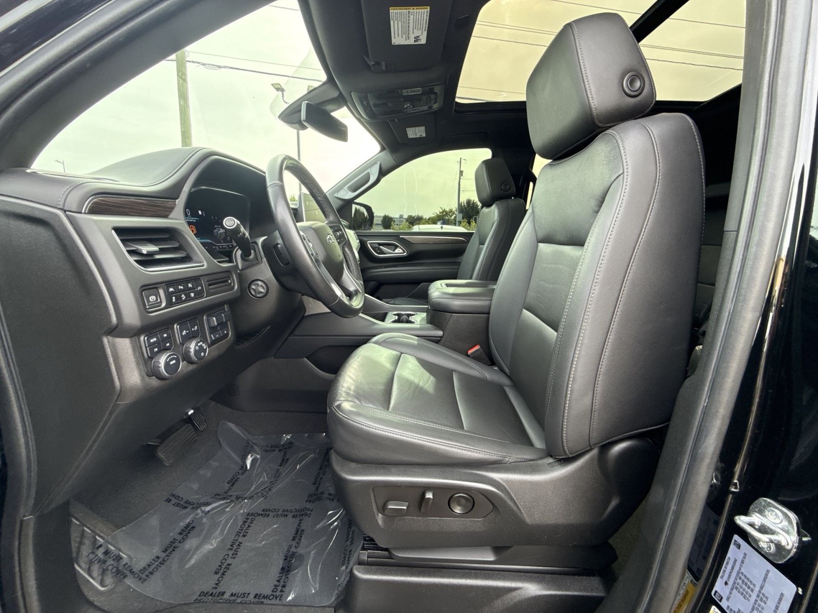 Used 2022 Chevrolet Tahoe Z71 w/ Luxury Package AWD/4WD image 13