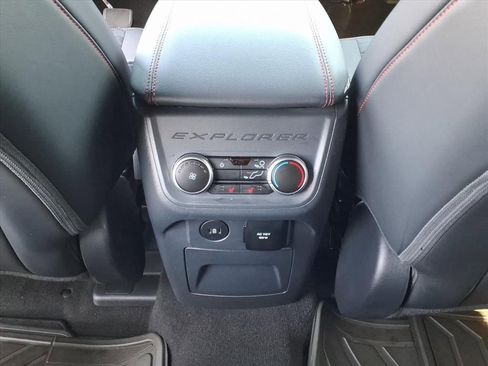 Used 2025 Ford Explorer ST-Line w/ Premium Package image 7